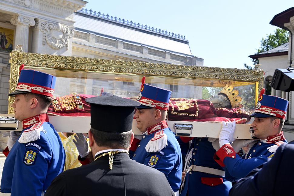 Moaștele Sfintei Împărătese Elena au fost depuse la Mănăstirea Pantocrator. Până când pot merge credincioşii în pelerinaj  969551