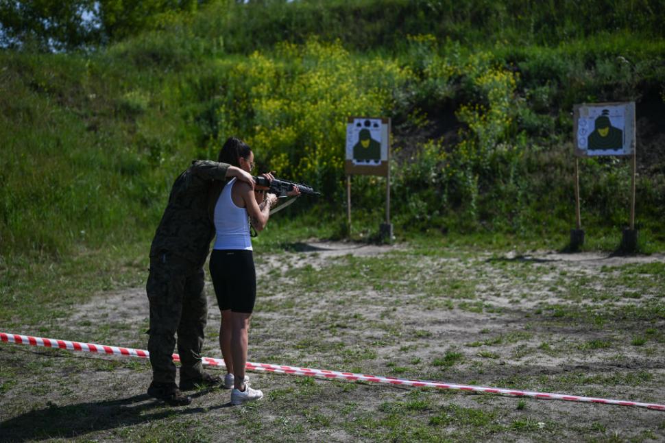 Țara din UE care își pregătește bărbații, femeile și copiii pentru o invazie a Rusiei: „Traversăm vremuri periculoase” 969567