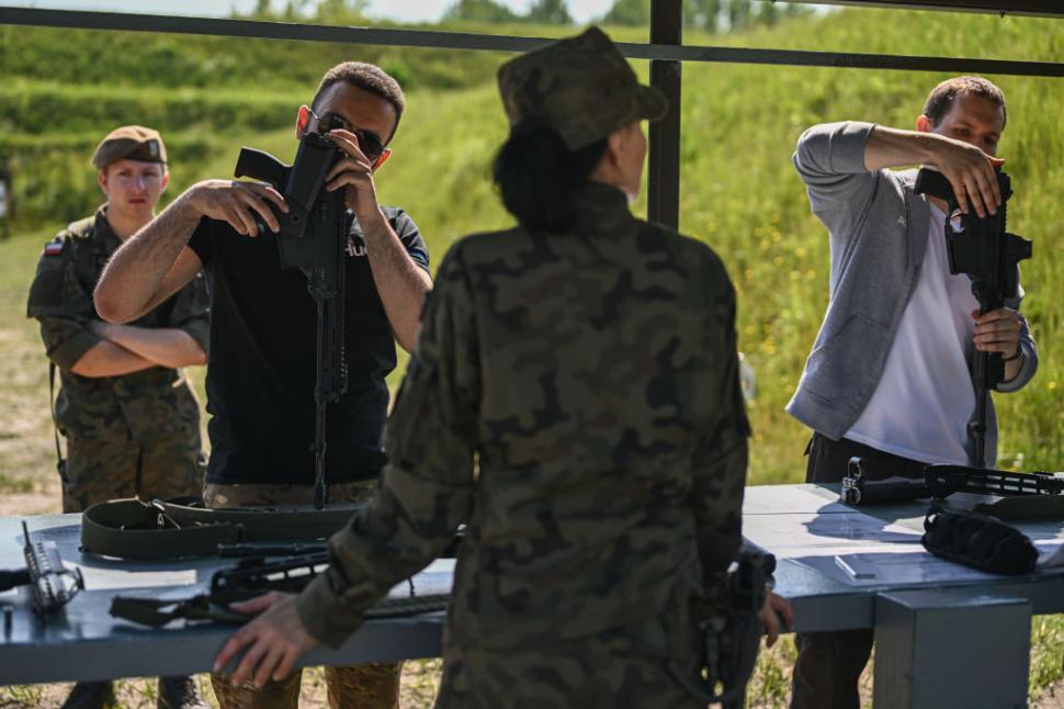 Țara din UE care își pregătește bărbații, femeile și copiii pentru o invazie a Rusiei: „Traversăm vremuri periculoase” 969569