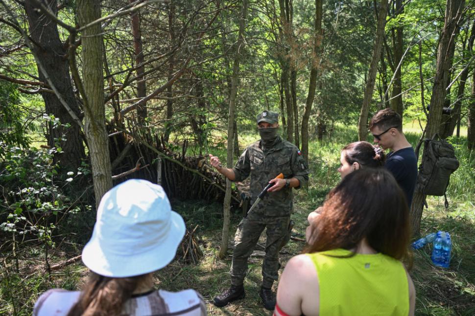 Țara din UE care își pregătește bărbații, femeile și copiii pentru o invazie a Rusiei: „Traversăm vremuri periculoase” 969572