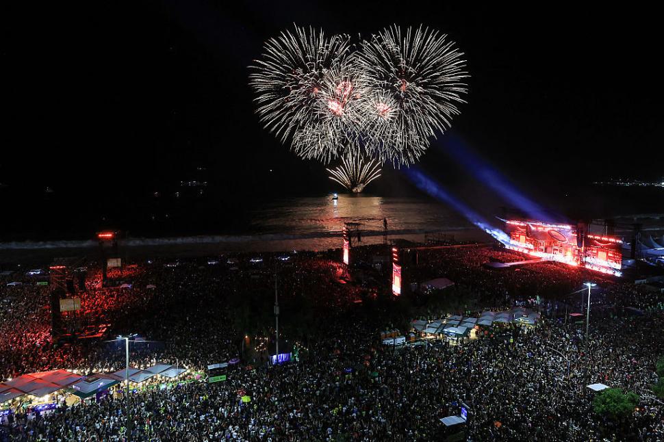 Lady Gaga a făcut spectacol la concertul gratuit din Rio de Janeiro. 2,1 milioane de fani s-au înghesuit să o audă cântând live 969764