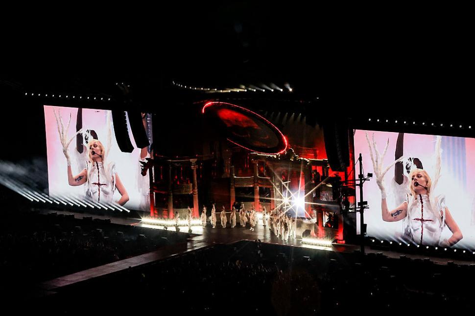 Lady Gaga a făcut spectacol la concertul gratuit din Rio de Janeiro. 2,1 milioane de fani s-au înghesuit să o audă cântând live 969768