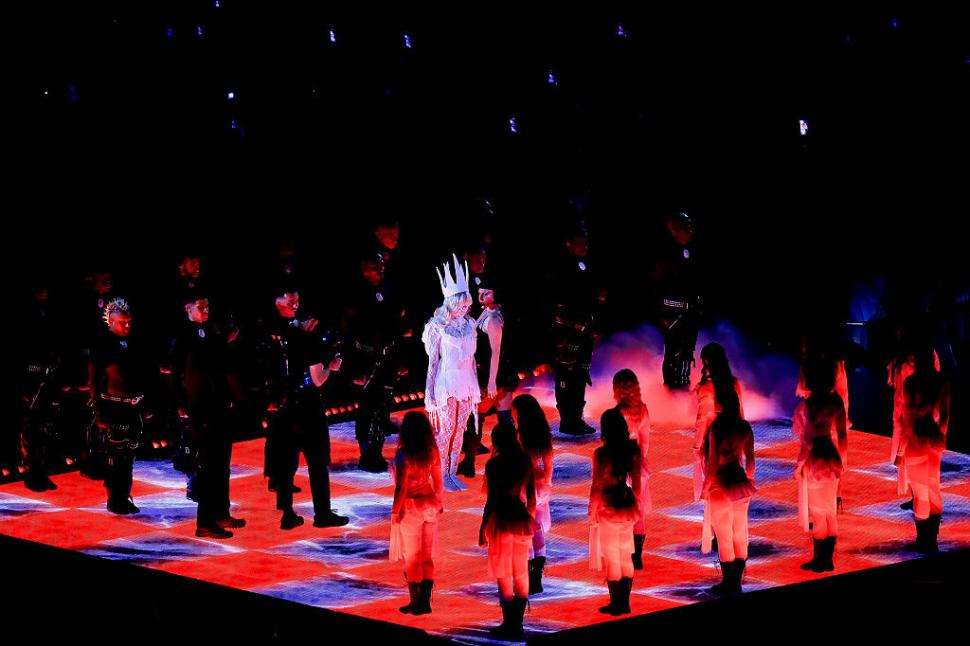 Lady Gaga a făcut spectacol la concertul gratuit din Rio de Janeiro. 2,1 milioane de fani s-au înghesuit să o audă cântând live 969774