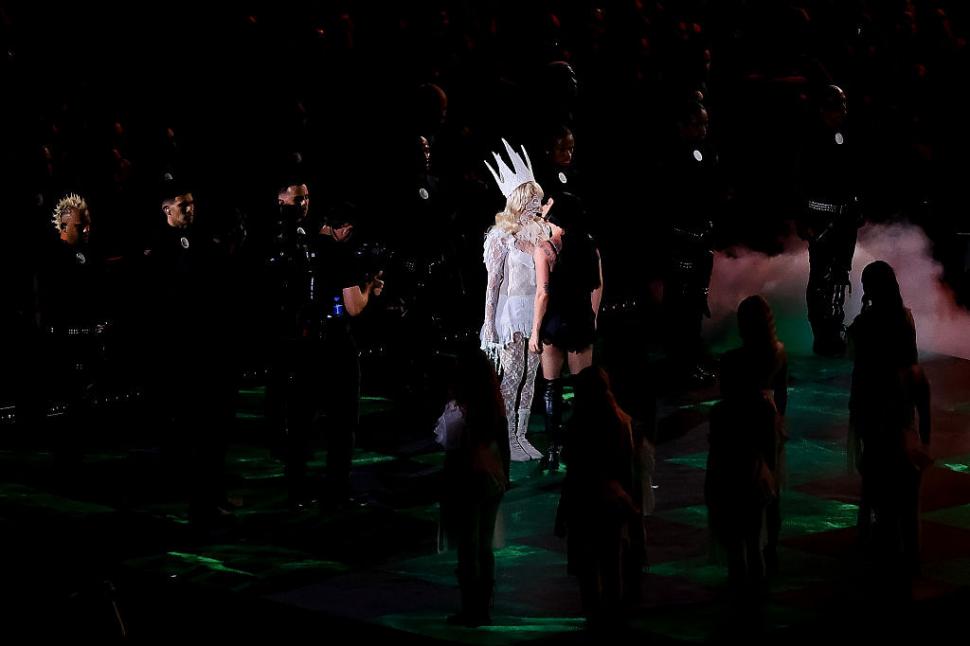 Lady Gaga a făcut spectacol la concertul gratuit din Rio de Janeiro. 2,1 milioane de fani s-au înghesuit să o audă cântând live 969775