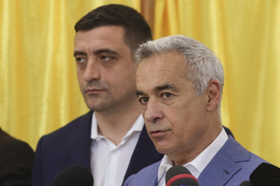 România la vot, astăzi, 4 mai 2025. Imagini cu candidații și alegătorii lor în secțiile de votare pentru alegerile prezidențiale 969691