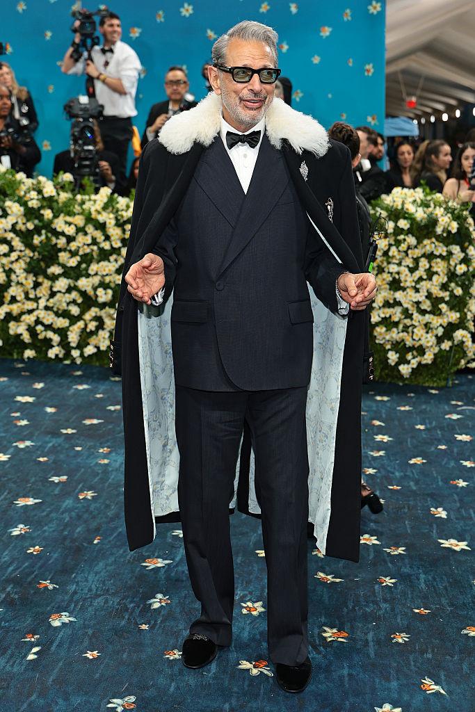 Cele mai spectaculoase ținute de la Met Gala 2025. Pamela Anderson și Miley Cyrus au fost de nerecunoscut pe covorul „roșu” 970255