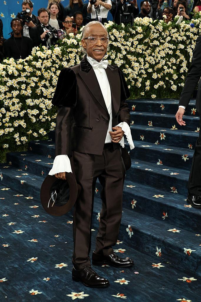 Cele mai spectaculoase ținute de la Met Gala 2025. Pamela Anderson și Miley Cyrus au fost de nerecunoscut pe covorul „roșu” 970261