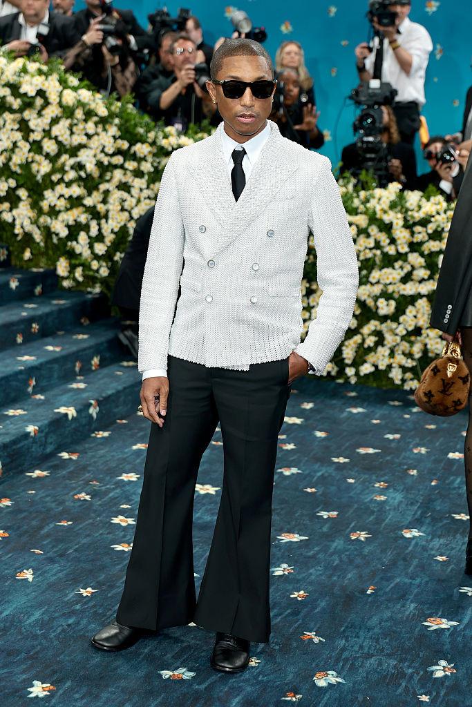 Cele mai spectaculoase ținute de la Met Gala 2025. Pamela Anderson și Miley Cyrus au fost de nerecunoscut pe covorul „roșu” 970265