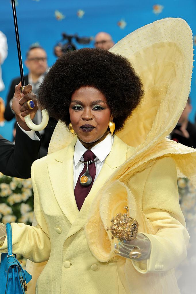 Cele mai spectaculoase ținute de la Met Gala 2025. Pamela Anderson și Miley Cyrus au fost de nerecunoscut pe covorul „roșu” 970303