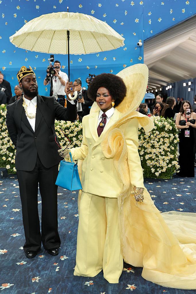 Cele mai spectaculoase ținute de la Met Gala 2025. Pamela Anderson și Miley Cyrus au fost de nerecunoscut pe covorul „roșu” 970305