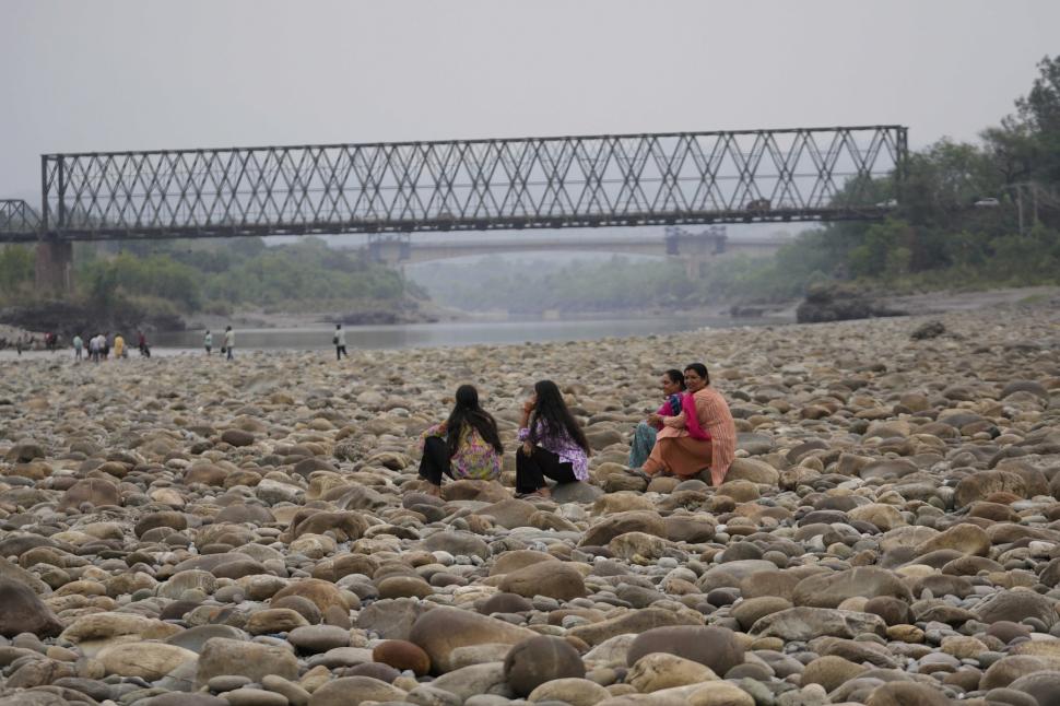 Războiul apei între două puteri nucleare. Debitul unui râu a fost modificat pentru a lăsa fără apă țara vecină 970432