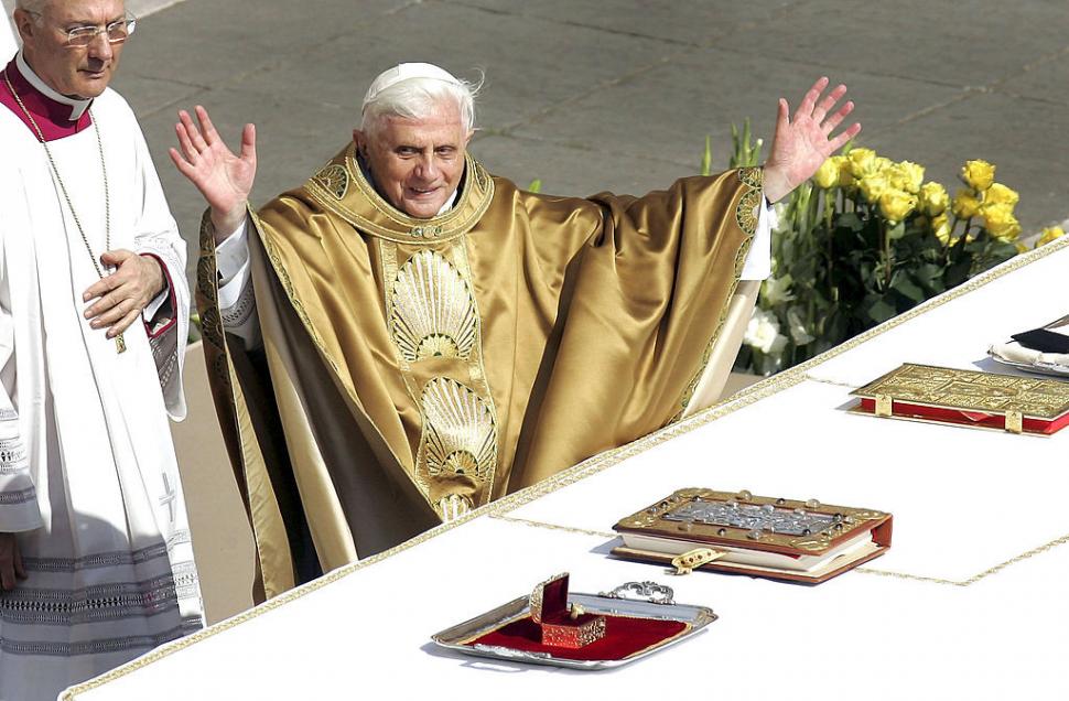 Croitorul Papei Francisc, mărturii emoţionante despre prima lor întâlnire: "A fost o glumă simpatică". Cât costă veșmintele sacre 970637