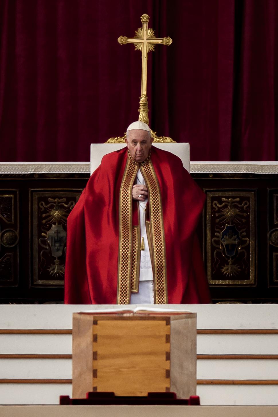 Croitorul Papei Francisc, mărturii emoţionante despre prima lor întâlnire: "A fost o glumă simpatică". Cât costă veșmintele sacre 970640