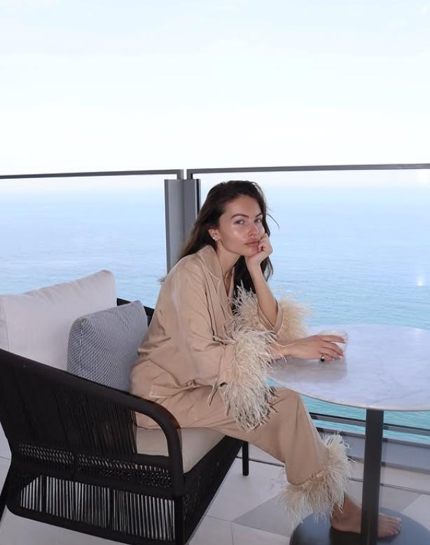 La 6 ani a fost declarată „cea mai frumoasă fetiță din lume”. Acum, la 24 de ani, Thylane Blondeau arată cu totul diferit 970696