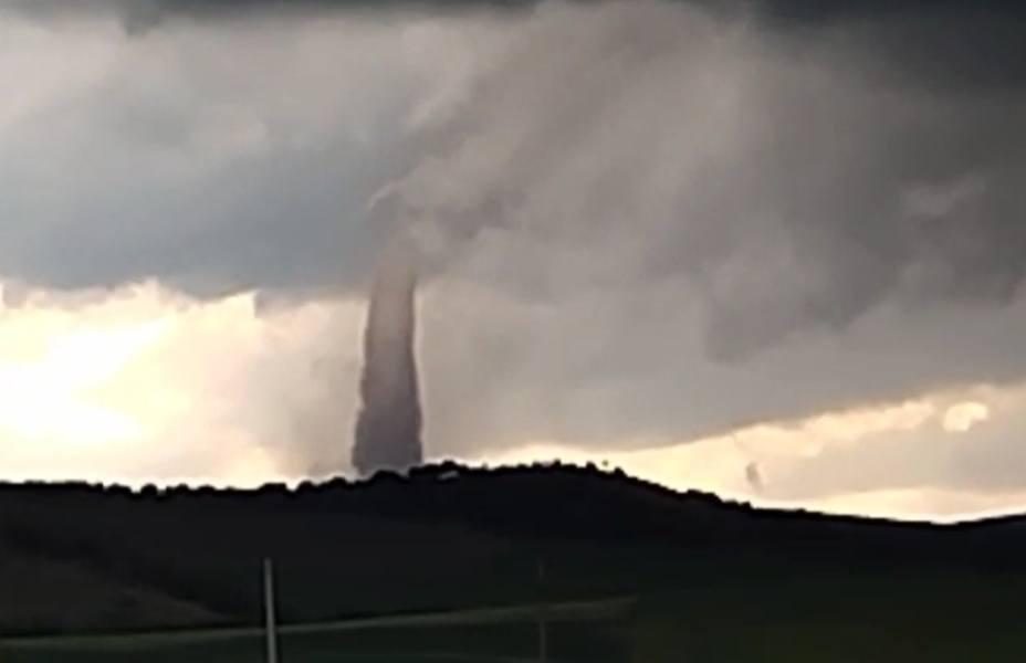 Momentul în care se formează o tornadă în Tulcea. Mesaj RO-Alert de vreme extremă 970851