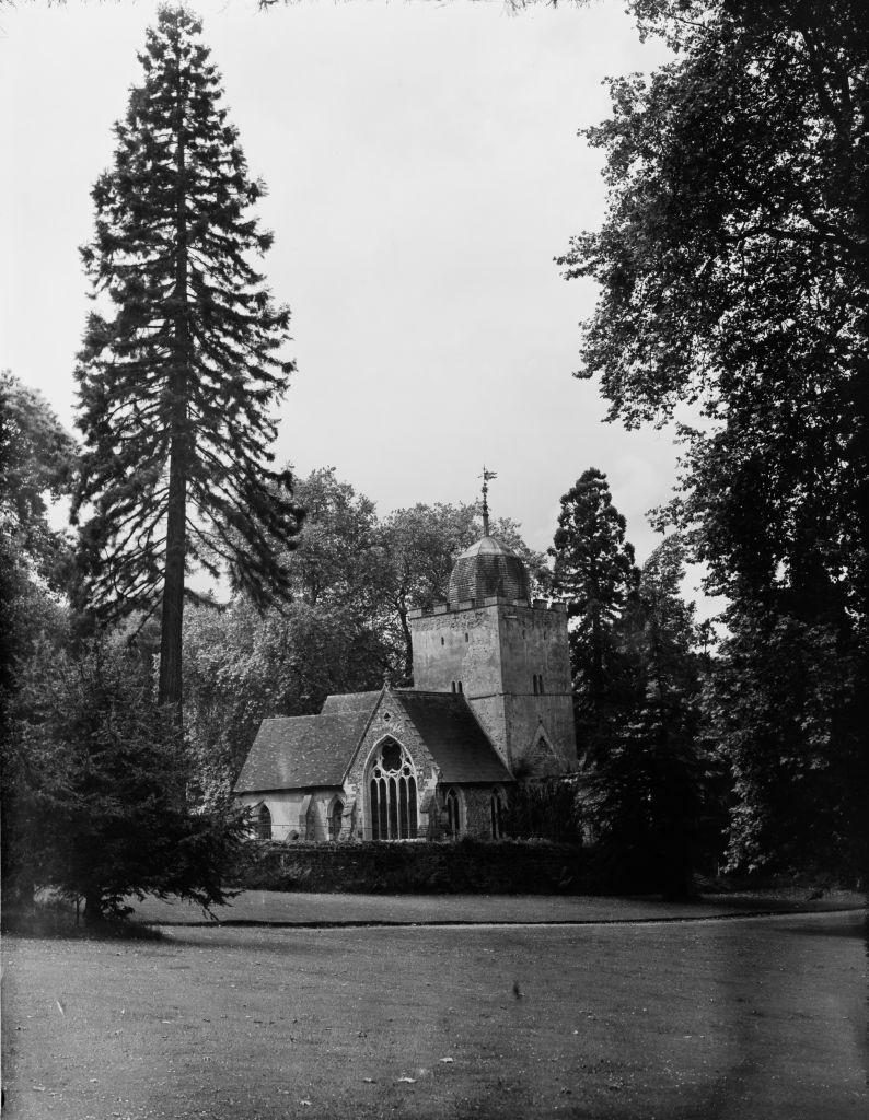 Biserica din secolul 19, sigilată pentru A Doua Venire a lui Isus. Nimeni nu are voie să intre, nici măcar îngrijitorul 971048