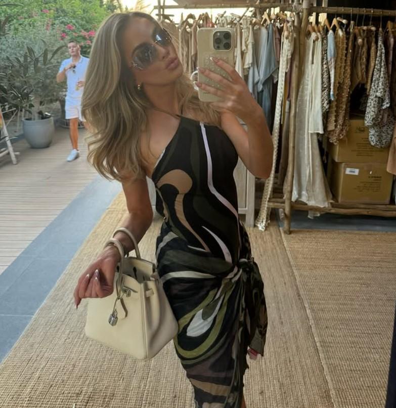 O femeie a avut probleme la aeroport pentru că operațiile i-au schimbat complet fața. Cum arăta înainte 971235