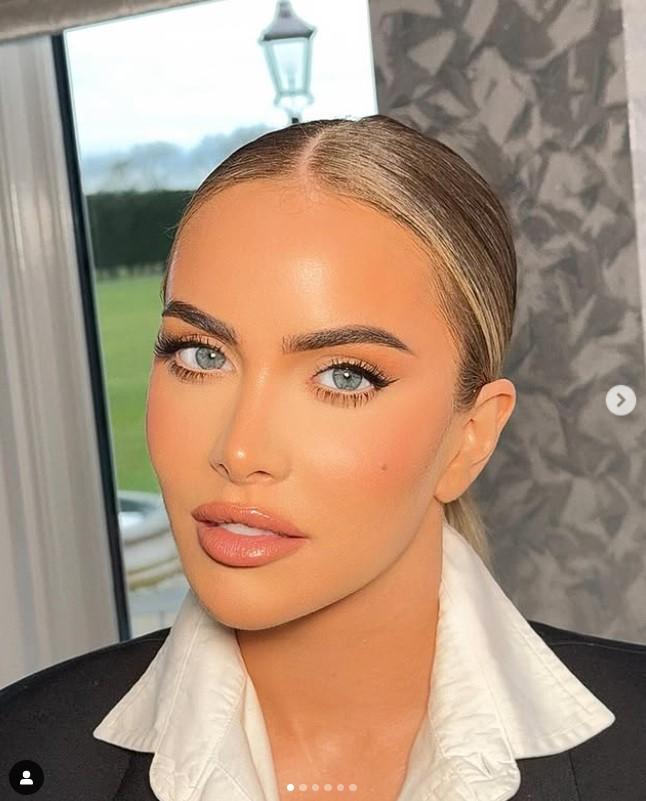 O femeie a avut probleme la aeroport pentru că operațiile i-au schimbat complet fața. Cum arăta înainte 971243