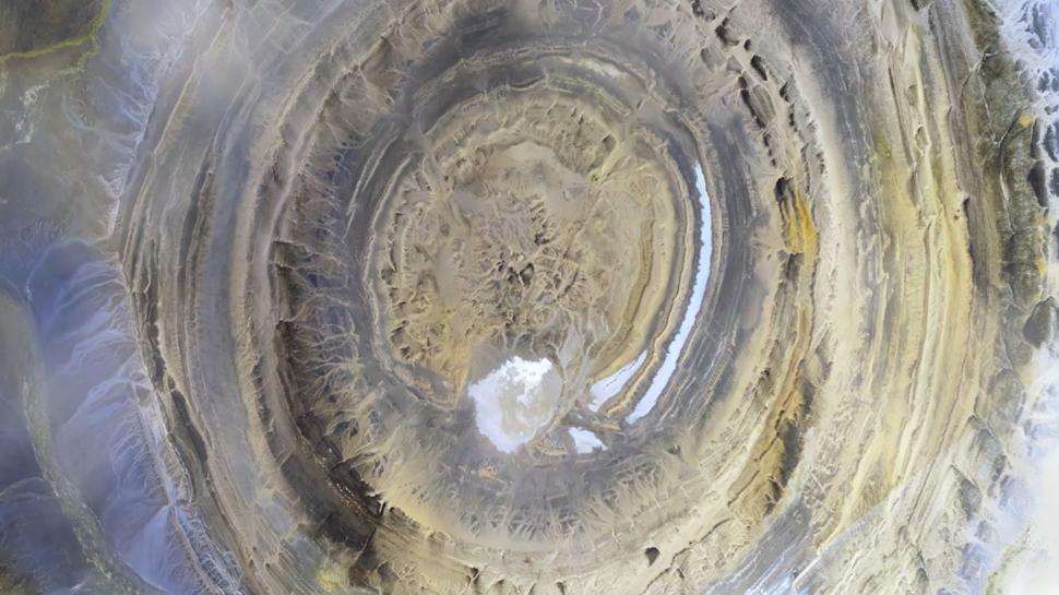 „Ochiul Saharei”, misterul din mijlocul deșertului. Despre craterul uriaș se spune că ar fi locul orașului pierdut Atlantida 971339