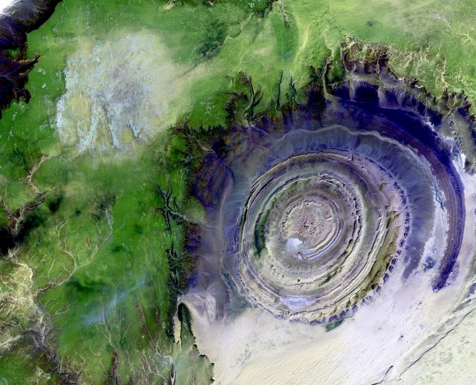 „Ochiul Saharei”, misterul din mijlocul deșertului. Despre craterul uriaș se spune că ar fi locul orașului pierdut Atlantida 971343