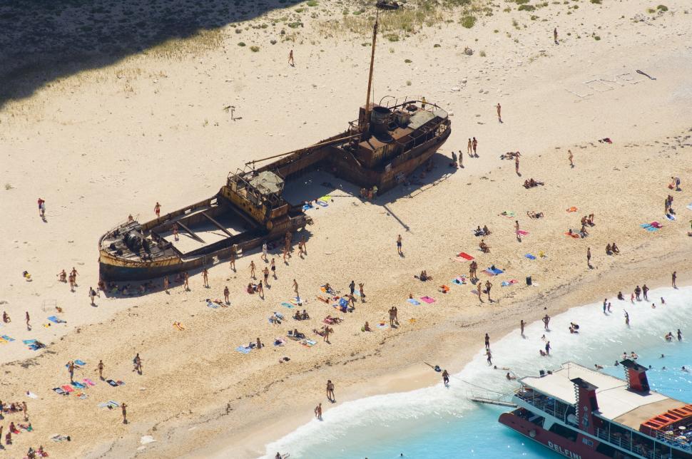 O insulă din Grecia, preferată de români, a ajuns cea mai aglomerată stațiune din Europa 971597