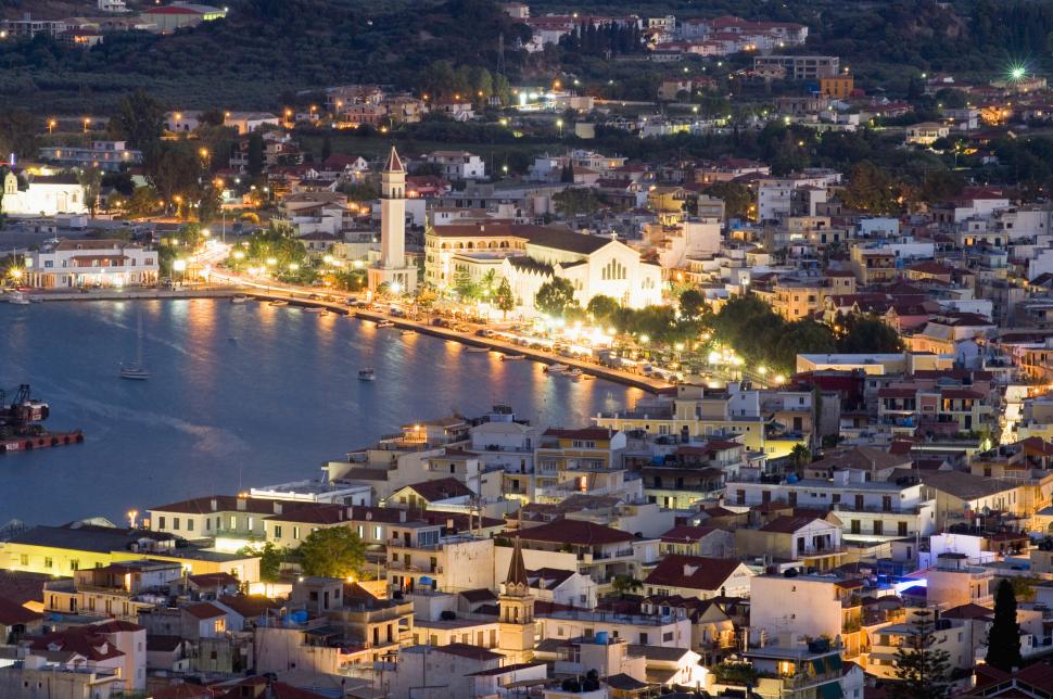 O insulă din Grecia, preferată de români, a ajuns cea mai aglomerată stațiune din Europa 971599