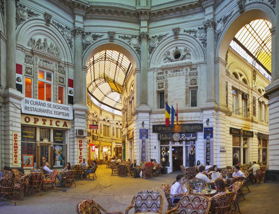 Britanicii au descoperit „Parisul din Est” și sunt încântați: „Zborul costă 47 de euro”. Ce a găsit Alice la București 970783