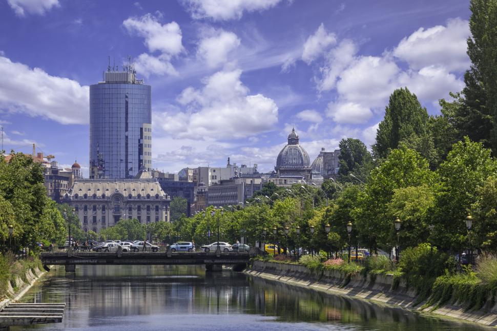 Britanicii au descoperit „Parisul din Est” și sunt încântați: „Zborul costă 47 de euro”. Ce a găsit Alice la București 970784