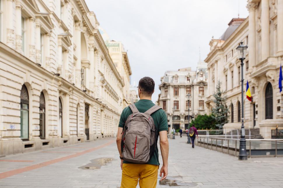 Britanicii au descoperit „Parisul din Est” și sunt încântați: „Zborul costă 47 de euro”. Ce a găsit Alice la București 970790