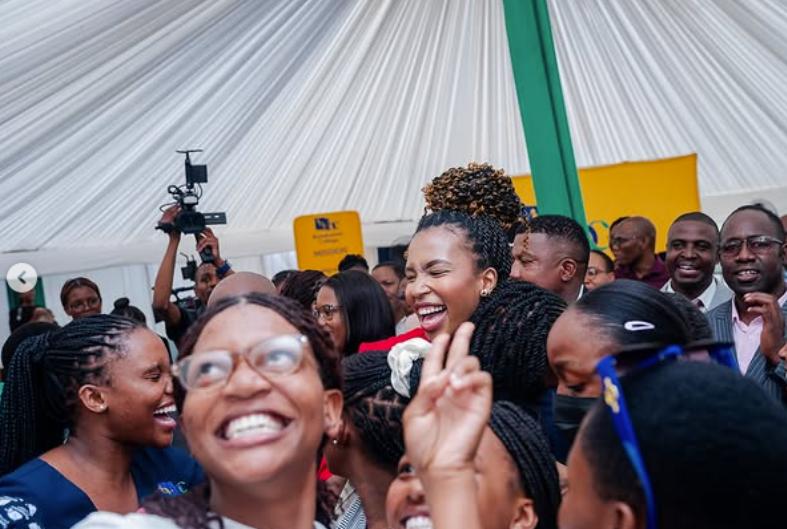 Cel mai tânăr ministru din istoria Botswanei. Lesego Chombo e Miss World Africa 2024, avocat și nu îl întâlnise pe președinte înainte 971656