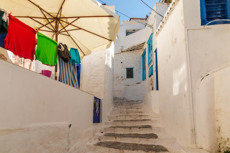 Santorini și Mykonos nu mai sunt așa dorite de turiști. Anul acesta o altă insulă, la o oră de Atena, e în top pentru apusurile virale 971294