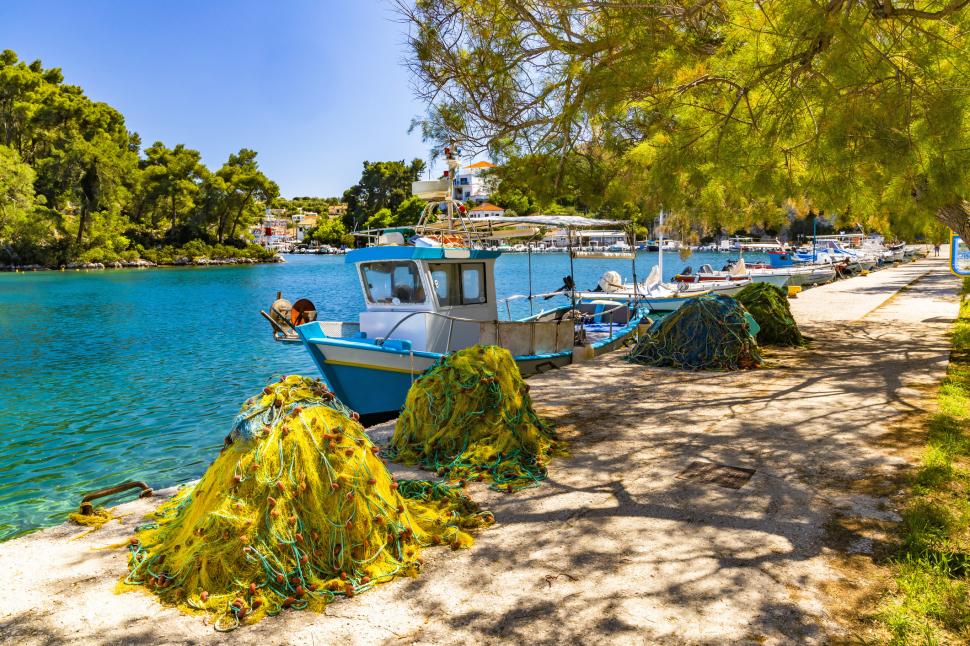 Santorini și Mykonos nu mai sunt așa dorite de turiști. Anul acesta o altă insulă, la o oră de Atena, e în top pentru apusurile virale 971296