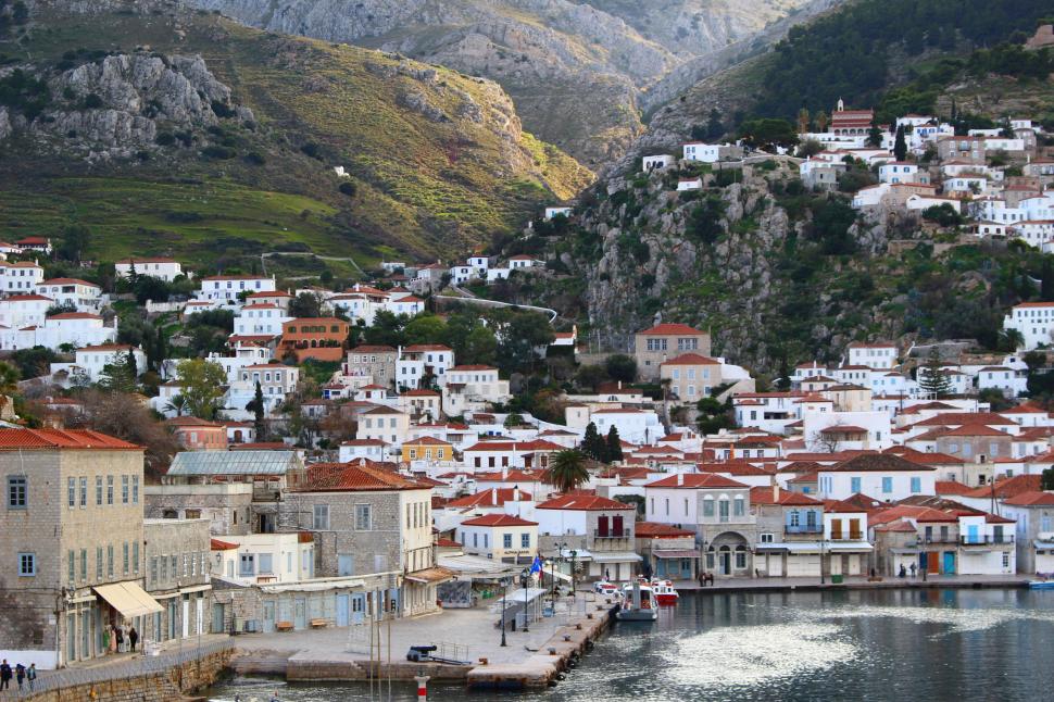 Santorini și Mykonos nu mai sunt așa dorite de turiști. Anul acesta o altă insulă, la o oră de Atena, e în top pentru apusurile virale 971297