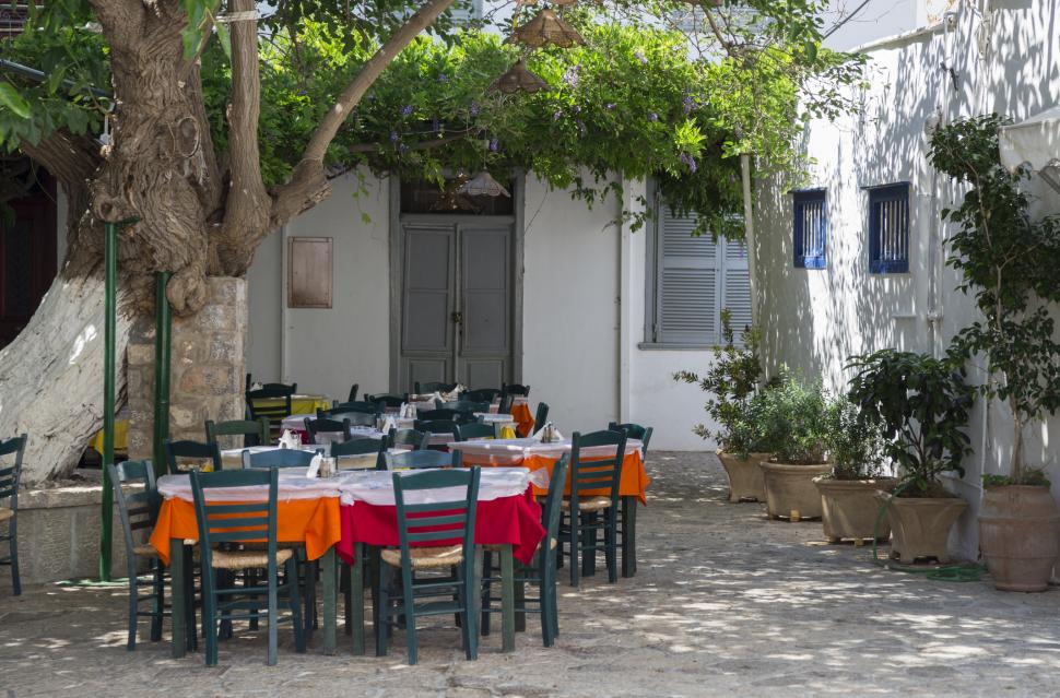 Santorini și Mykonos nu mai sunt așa dorite de turiști. Anul acesta o altă insulă, la o oră de Atena, e în top pentru apusurile virale 971300