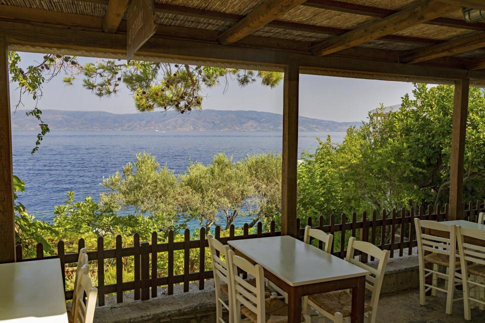 Santorini și Mykonos nu mai sunt așa dorite de turiști. Anul acesta o altă insulă, la o oră de Atena, e în top pentru apusurile virale 971304