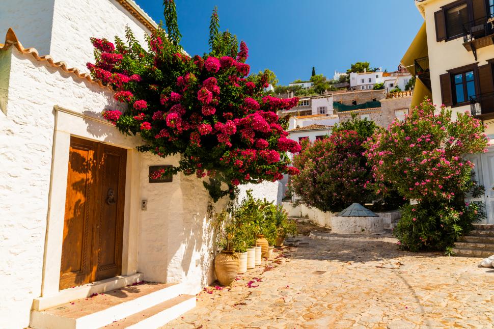 Santorini și Mykonos nu mai sunt așa dorite de turiști. Anul acesta o altă insulă, la o oră de Atena, e în top pentru apusurile virale 971305