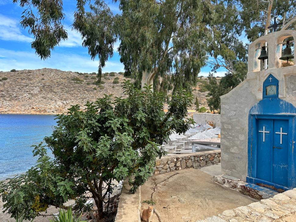 Santorini și Mykonos nu mai sunt așa dorite de turiști. Anul acesta o altă insulă, la o oră de Atena, e în top pentru apusurile virale 971308