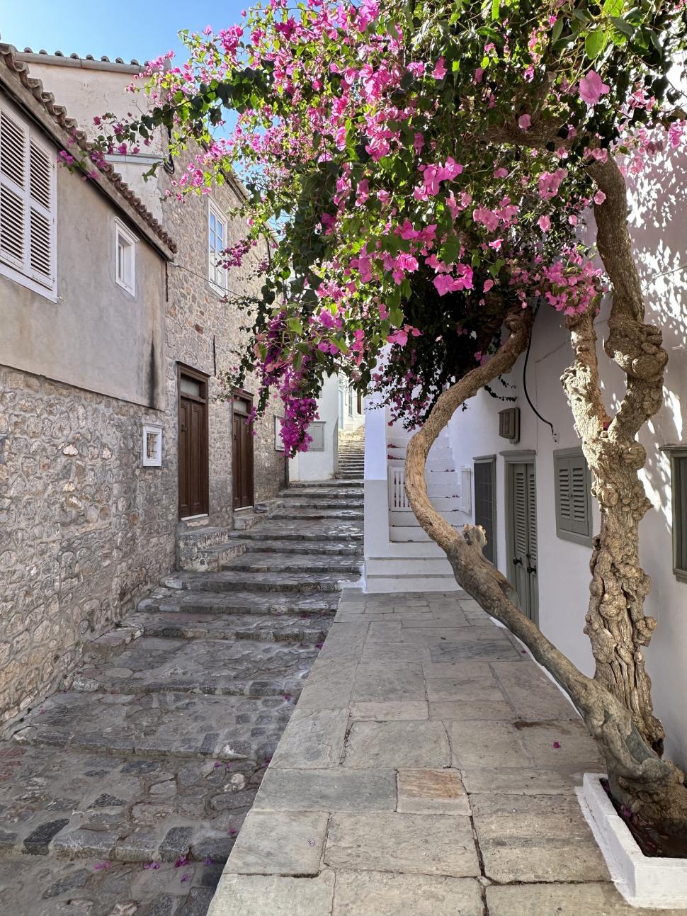 Santorini și Mykonos nu mai sunt așa dorite de turiști. Anul acesta o altă insulă, la o oră de Atena, e în top pentru apusurile virale 971309