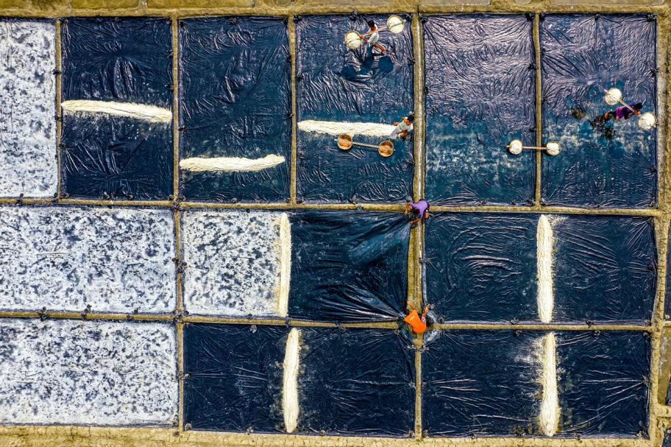 Cum transformă soarele apa de mare în sare pură. Imagini spectaculoase și rare filmate cu drona 971695