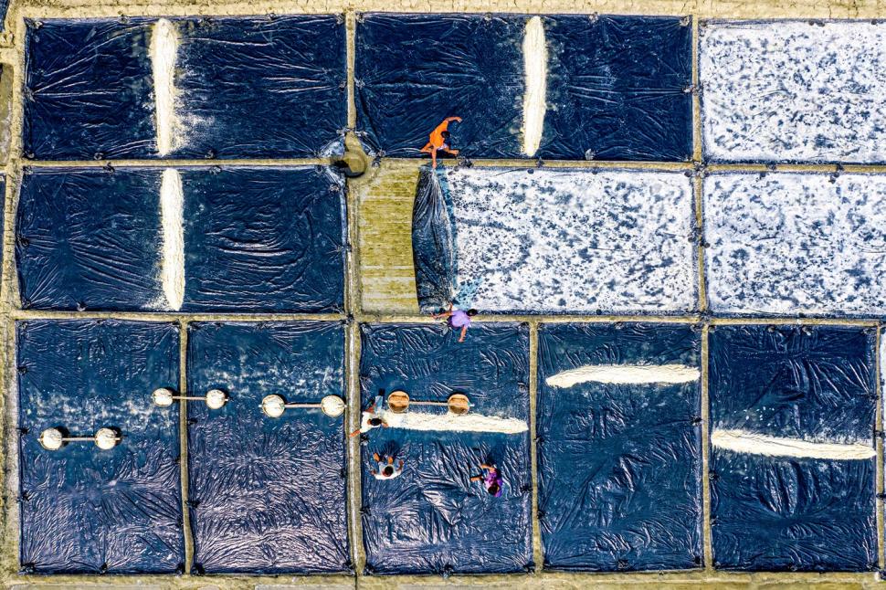 Cum transformă soarele apa de mare în sare pură. Imagini spectaculoase și rare filmate cu drona 971696