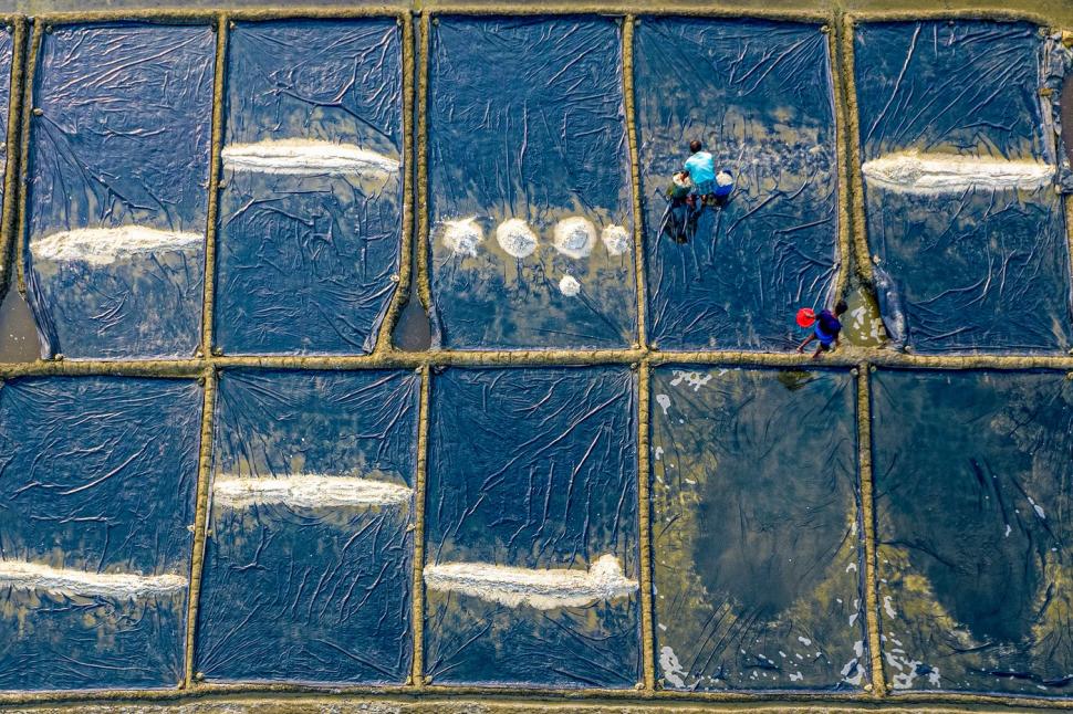 Cum transformă soarele apa de mare în sare pură. Imagini spectaculoase și rare filmate cu drona 971698