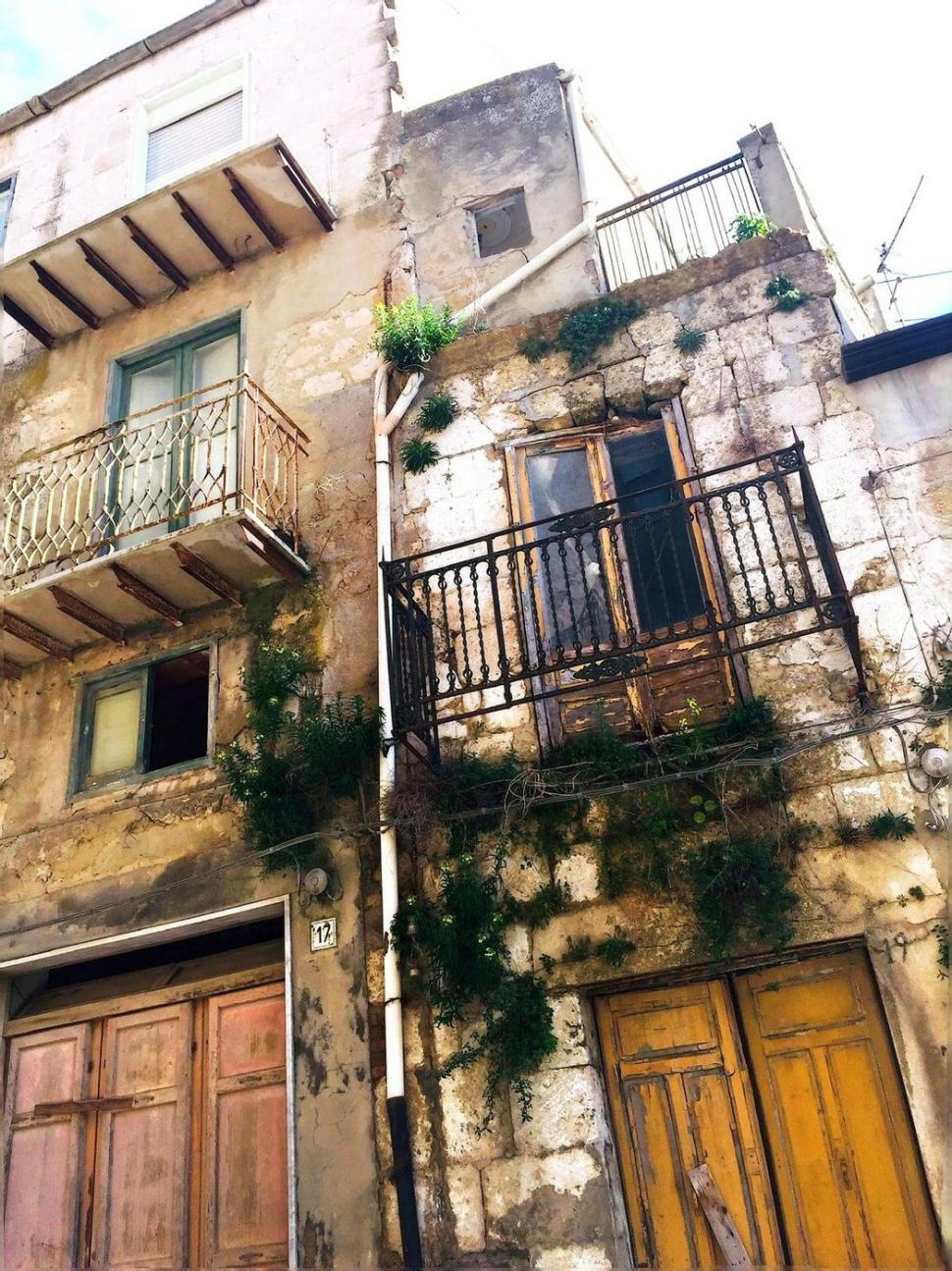 O femeie care a cumpărat 6 case de 1 euro în Italia își povestește experiența. Cât a costat-o renovarea 971796