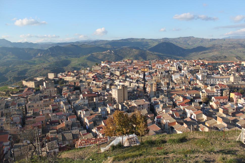 O femeie care a cumpărat 6 case de 1 euro în Italia își povestește experiența. Cât a costat-o renovarea 971803