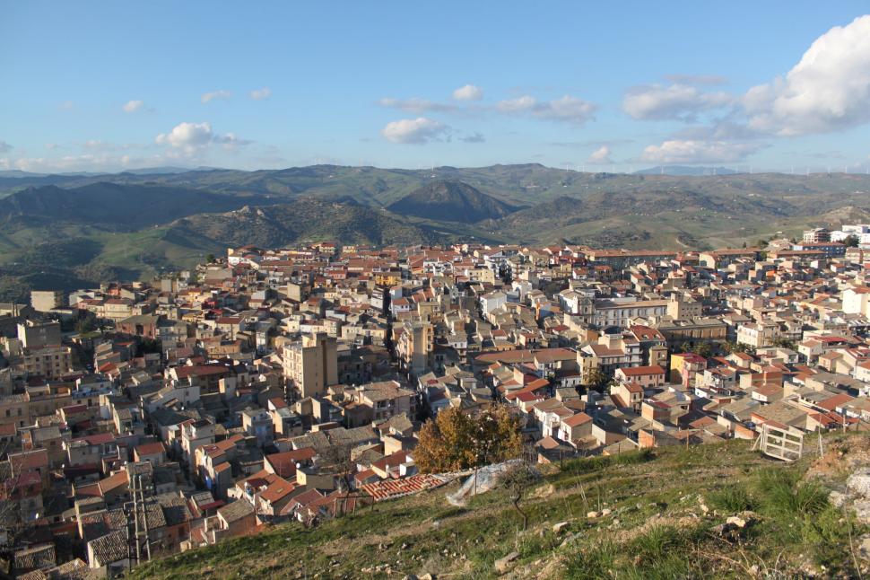 O femeie care a cumpărat 6 case de 1 euro în Italia își povestește experiența. Cât a costat-o renovarea 971805