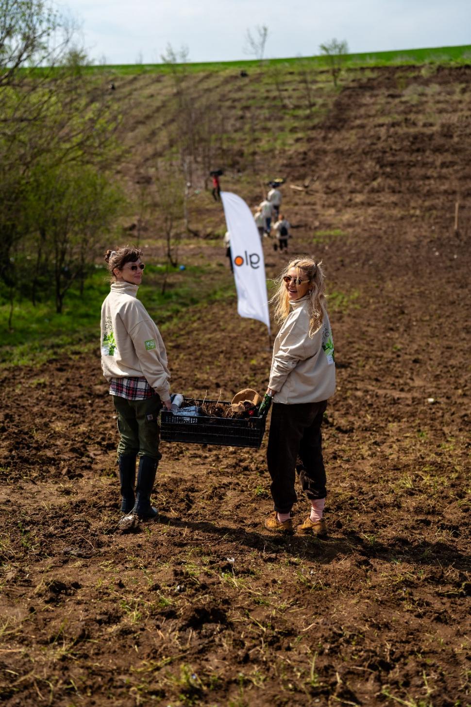 Promisiunea glo prinde rădăcini cu fiecare copac plantat! Peste 23.000 de copaci plantați în județele Buzău și Călărași 971327