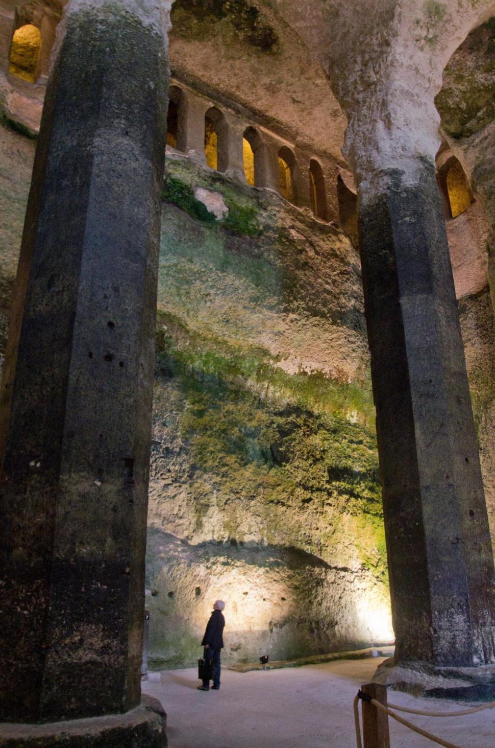 Un mic sat francez ascunde 80 de sarcofage vechi de 1.000 de ani, perfect conservate, într-o necropolă subterană secretă 971830