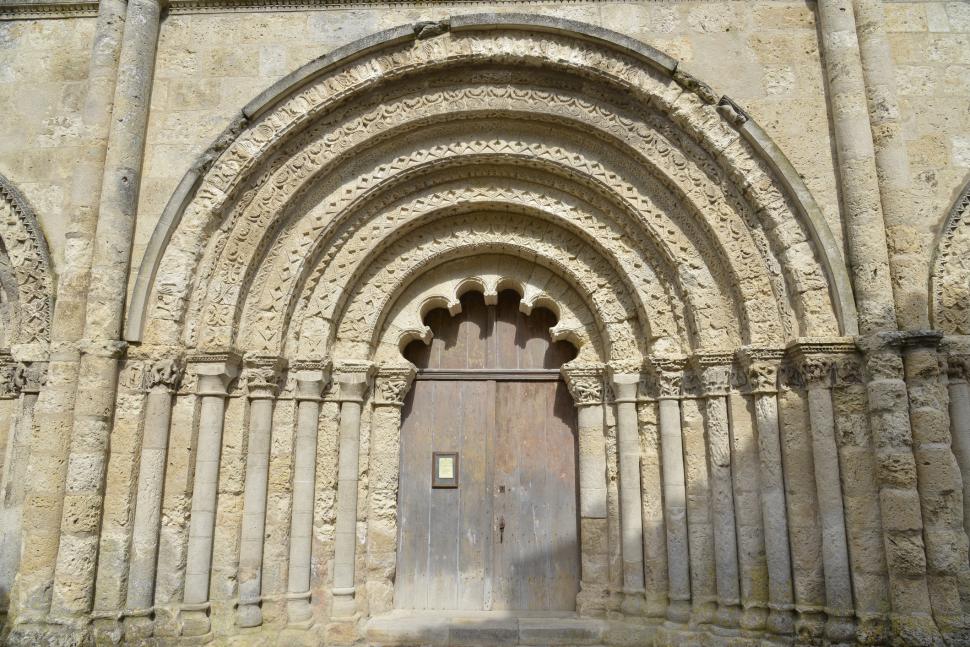 Un mic sat francez ascunde 80 de sarcofage vechi de 1.000 de ani, perfect conservate, într-o necropolă subterană secretă 971834