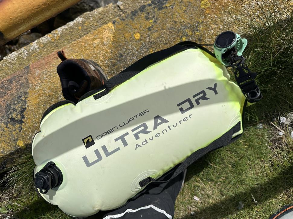 Povestea unui smartwatch care "a înotat" aproape 250 de kilometri în apele Mării Irlandei ca să se întoarcă la proprietară 972011