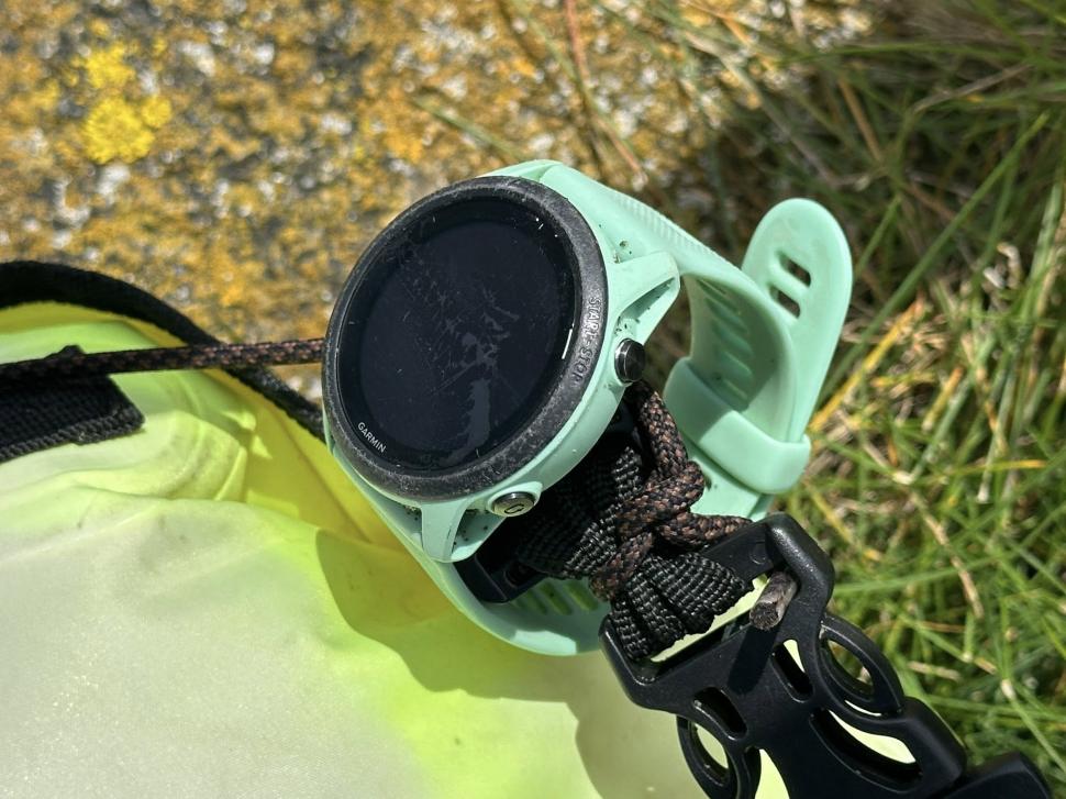 Povestea unui smartwatch care "a înotat" aproape 250 de kilometri în apele Mării Irlandei ca să se întoarcă la proprietară 972012