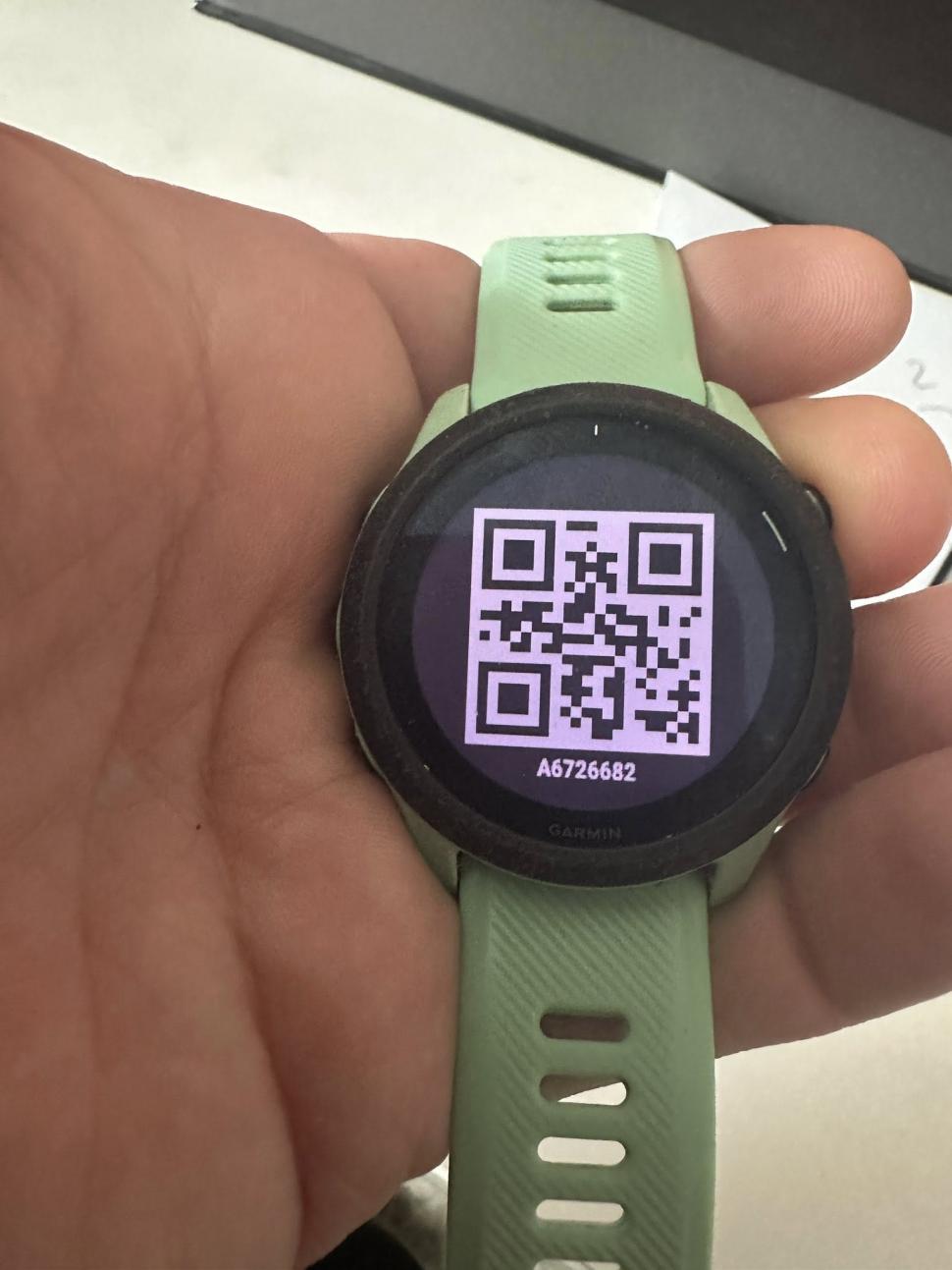 Povestea unui smartwatch care "a înotat" aproape 250 de kilometri în apele Mării Irlandei ca să se întoarcă la proprietară 972013